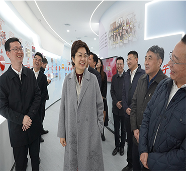 南通市委常委、宣傳部部長(zhǎng)陳冬梅蒞臨達(dá)欣集團(tuán)調(diào)研指導(dǎo)